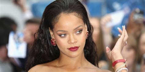 rihanna nude pregnant|Rihanna Wears Nothing But Body Chains in a Sensual Nude。